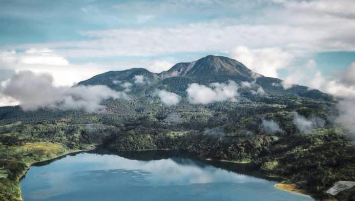 Aie Batumbuak: Jejak Air, Tanah, dan Sejarah di Lereng Gunung Talang